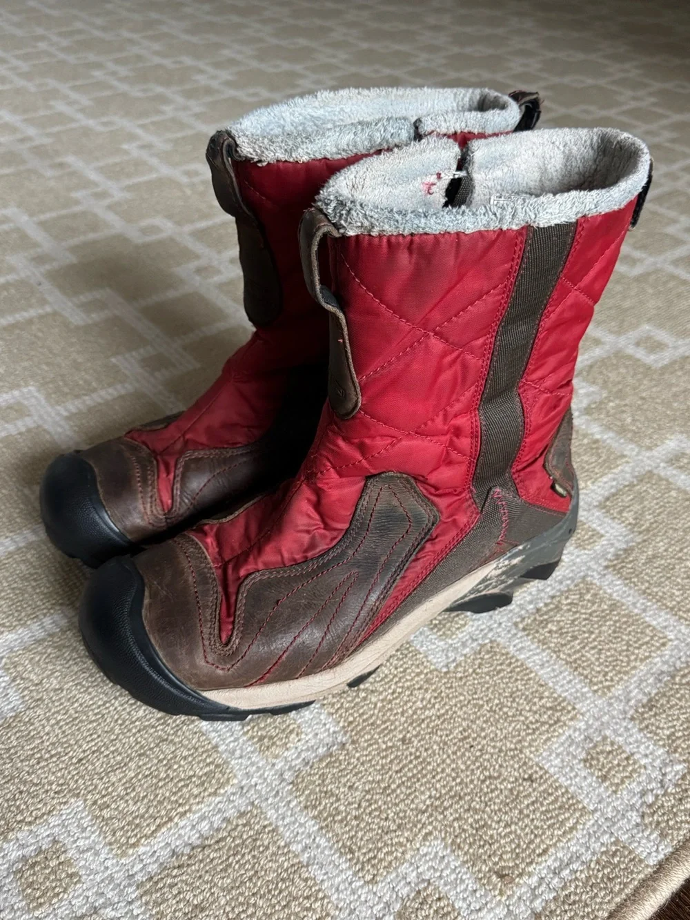 KEEN Betty Waterproof Winter Snow Boots Red Brown Insulated Women’s 9.5